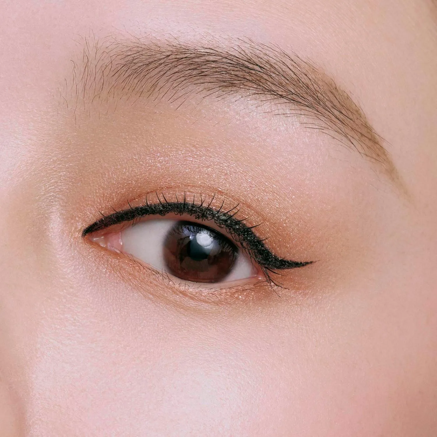 ANNA SUI Perfect Eyeliner - Solid Black - Glossy Shine - Creates Impact Eyes - Smudge-Proof - Long-Lasting - Easily Removed - 0.13 fl oz