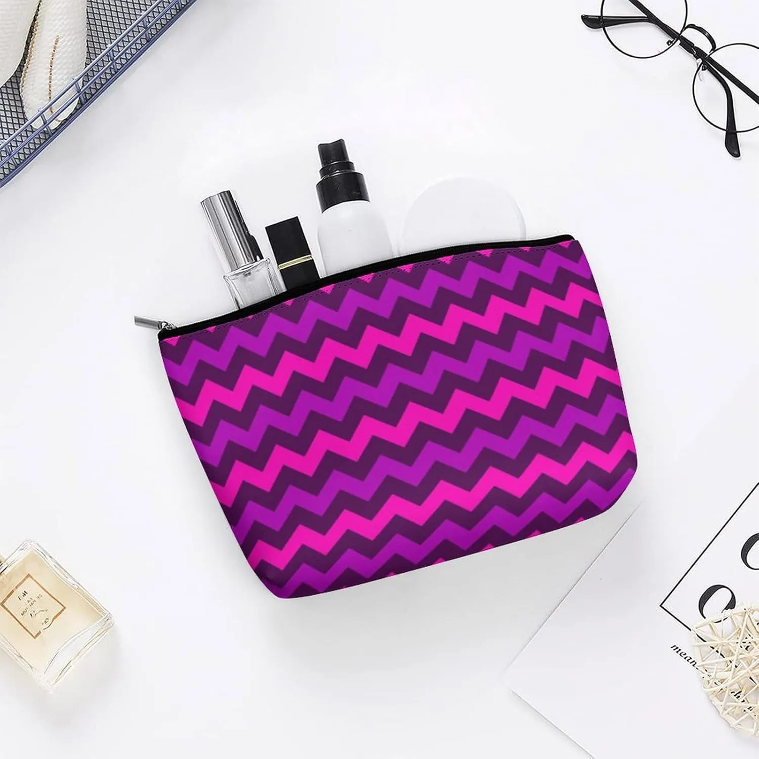 Makeup Bag for Women, Adorable Roomy Zipper Pouch Portable Organizer Cosmetic Bag Travel Storage Accessories (Cute Purple Pink Chevrons)