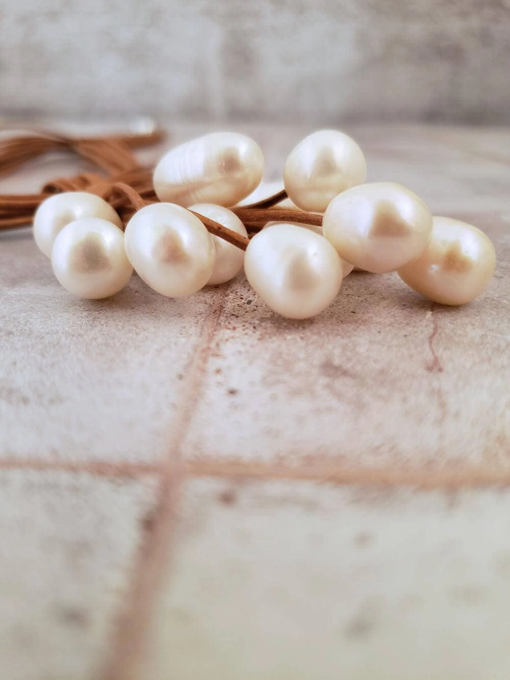 Pearl Cluster Necklace - Tan Leather